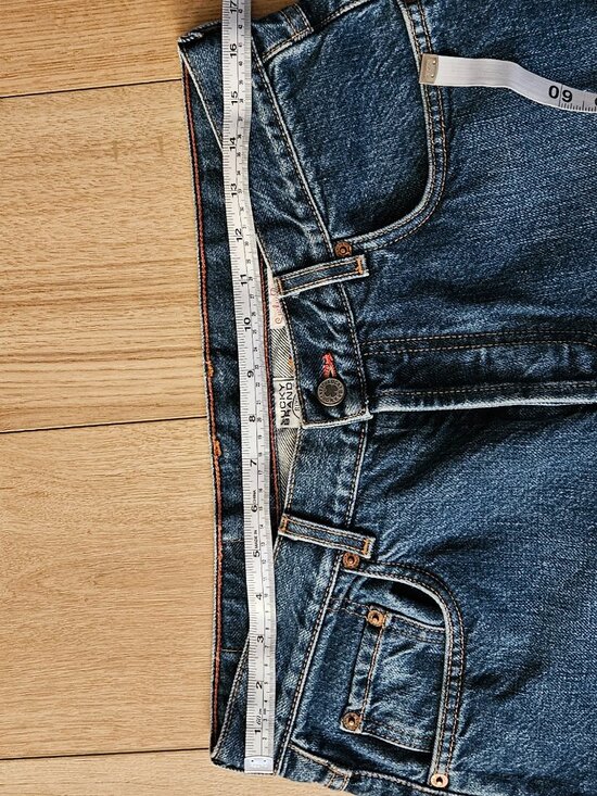 Lucky Brand Y2K-Era Jeans - Picture 7 of 11